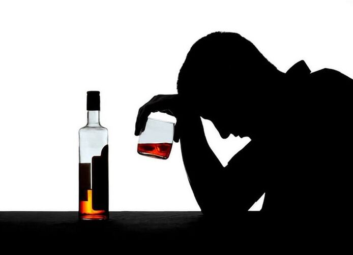 um homem com dependência de álcool como ajudar a parar de beber