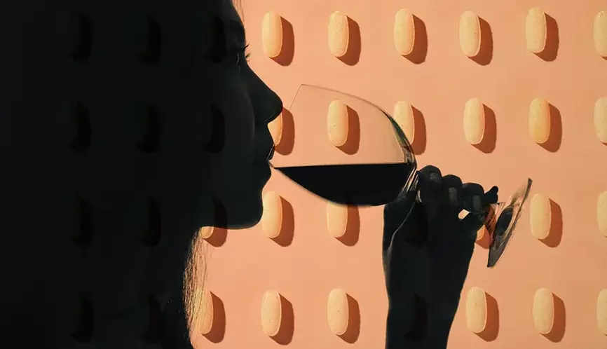 beber álcool e tomar antibióticos ao mesmo tempo