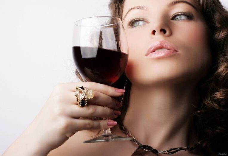 Uma mulher rica também é suscetível ao alcoolismo