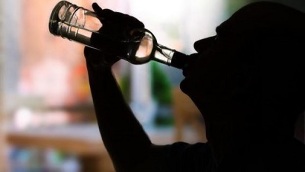 os primeiros sinais e sintomas de alcoolismo